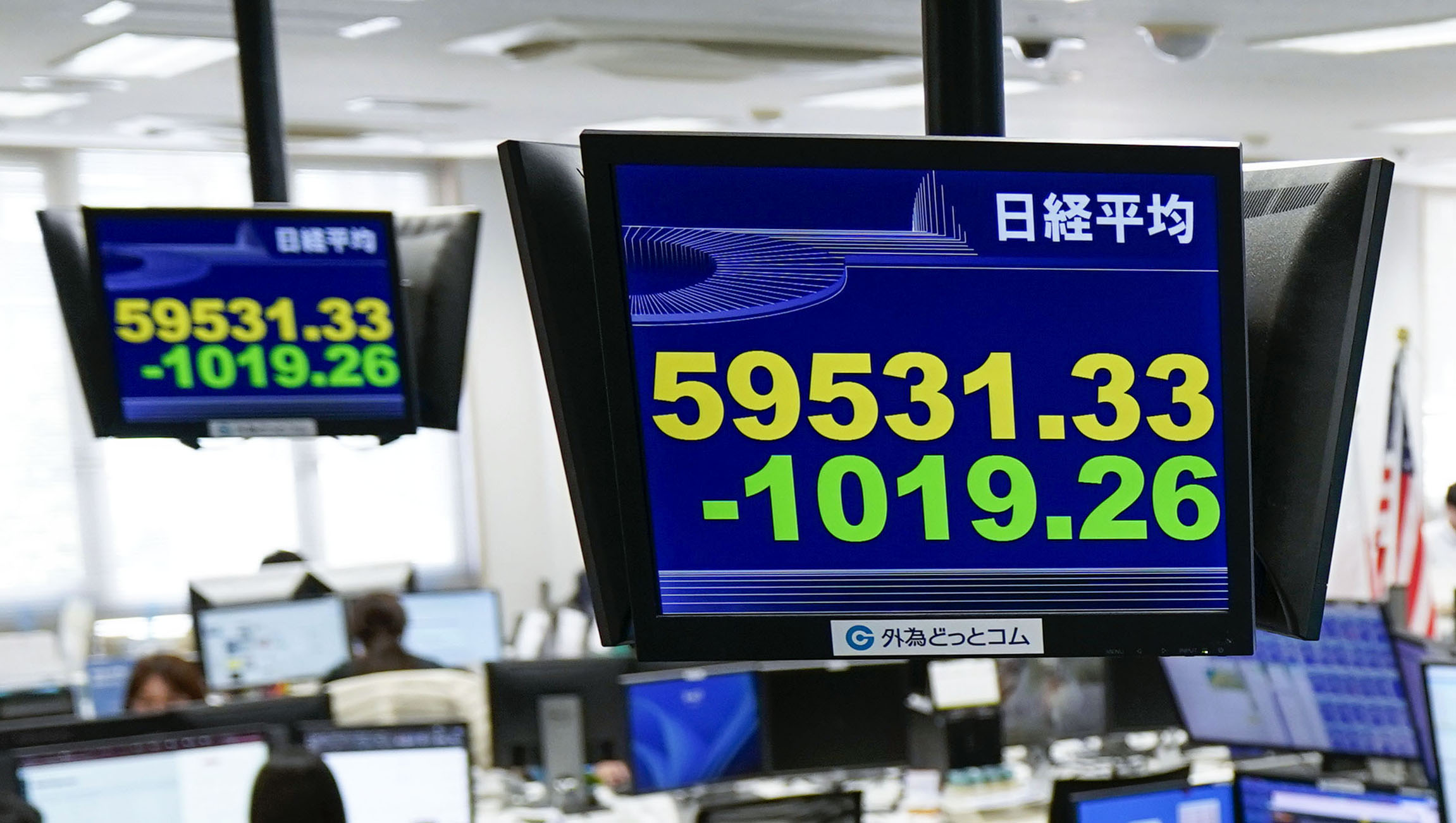 Tokyo's Stock Market Dips Below 60k, First Time in Three Weeks