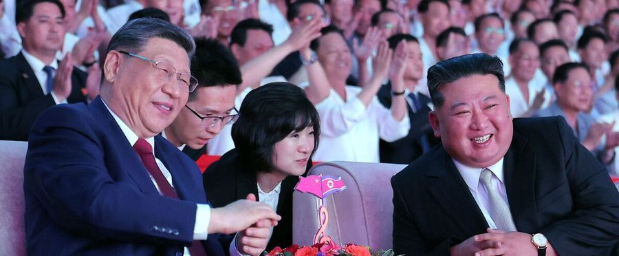 Unusual Spectacles Move: Xi's Surprise in North Korea Focuses Attention