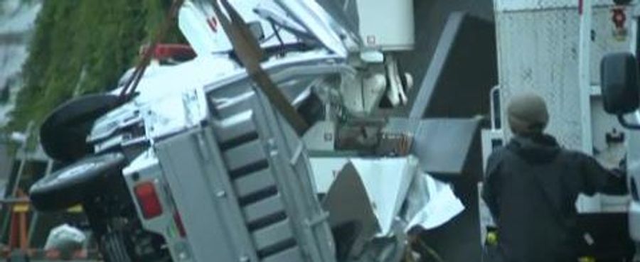 Unexpected Twist of Fate: Wire-Tangled Tire Causes Fatal Capsizing