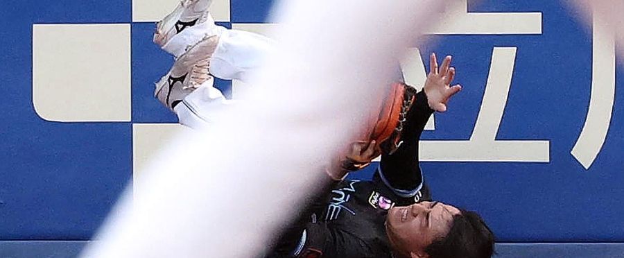 Dramatic On-Field Collision Sends Lotte's Nishikawa to Hospital