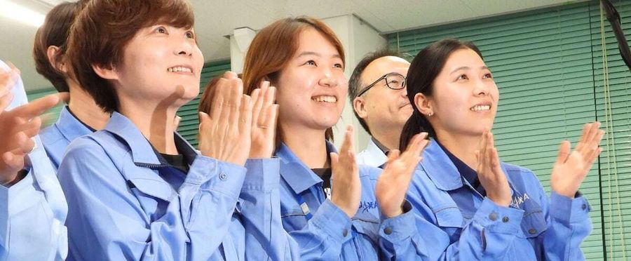 Claps Ring Through Tanegashima: H3 Rocket's Spectacular Flight to Success!