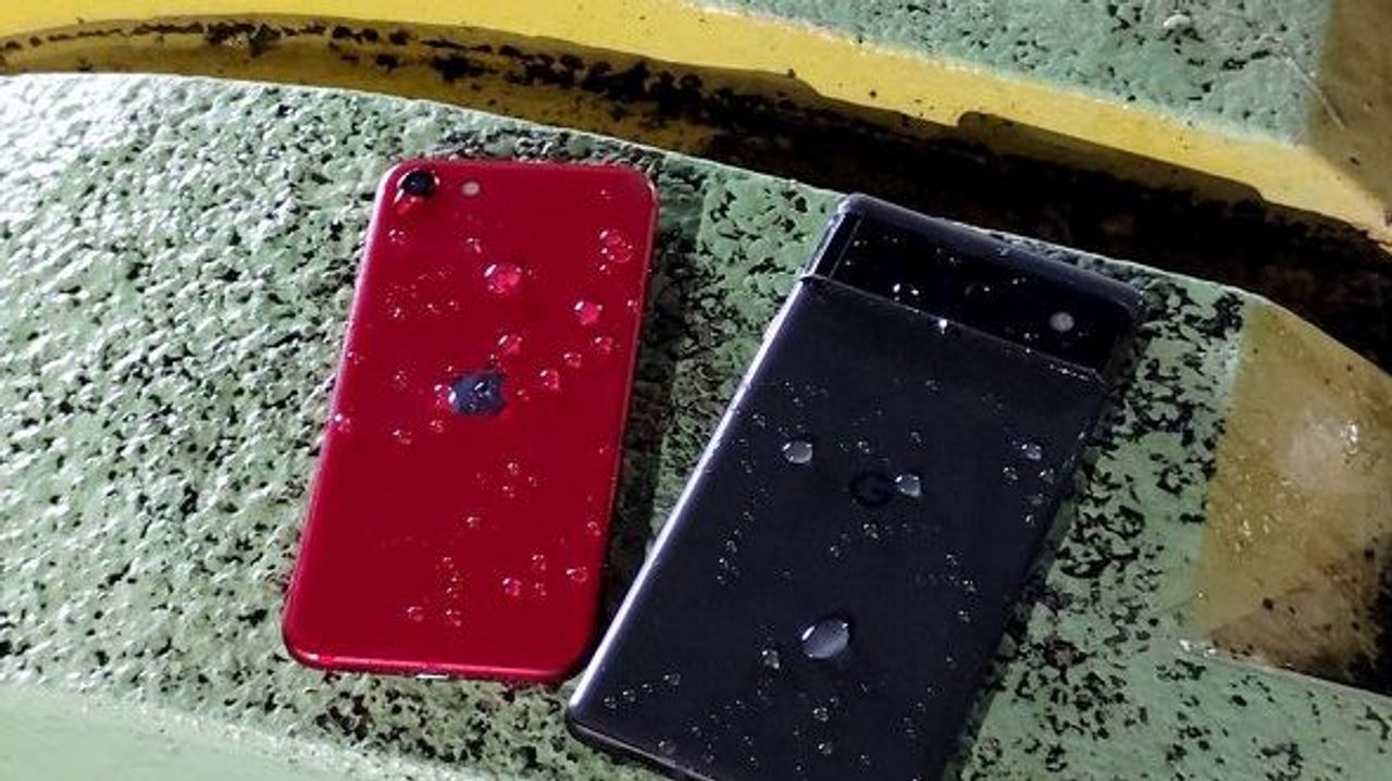 Drown No More: What NOT to Do When Your Smartphone Takes a Splash